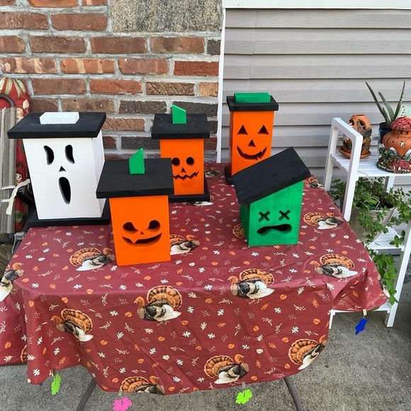 Orange wooden lantern boxes - Picture 3 of 5